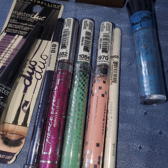 Makeup bundle - Picture 2 of 2